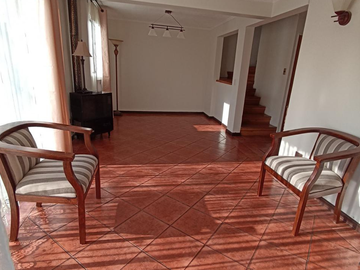 Venta de Casa de 142m2 en un Terreno de 221m2, Peñalolén