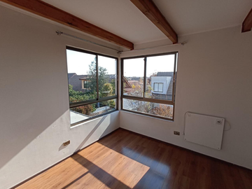Venta de Casa de 142m2 en un Terreno de 221m2, Peñalolén