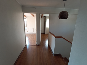 Venta de Casa de 142m2 en un Terreno de 221m2, Peñalolén