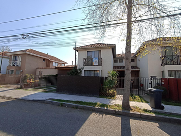 Venta de Casa de 142m2 en un Terreno de 221m2, Peñalolén
