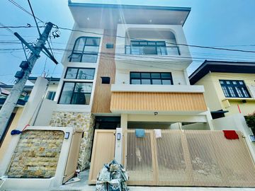 FOR SALE NEWLY BUILT MARVELOUS DESIGN 3 STOREY HOUSE IN GREENWOODS EXECUTIVE VILLAGE