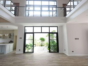 FOR SALE NEWLY BUILT MARVELOUS DESIGN 3 STOREY HOUSE IN GREENWOODS EXECUTIVE VILLAGE