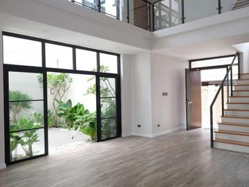 FOR SALE NEWLY BUILT MARVELOUS DESIGN 3 STOREY HOUSE IN GREENWOODS EXECUTIVE VILLAGE