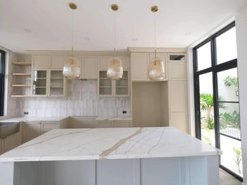 FOR SALE NEWLY BUILT MARVELOUS DESIGN 3 STOREY HOUSE IN GREENWOODS EXECUTIVE VILLAGE