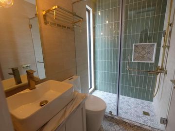 FOR SALE NEWLY BUILT MARVELOUS DESIGN 3 STOREY HOUSE IN GREENWOODS EXECUTIVE VILLAGE