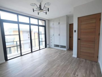 FOR SALE NEWLY BUILT MARVELOUS DESIGN 3 STOREY HOUSE IN GREENWOODS EXECUTIVE VILLAGE