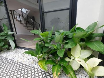 FOR SALE NEWLY BUILT MARVELOUS DESIGN 3 STOREY HOUSE IN GREENWOODS EXECUTIVE VILLAGE