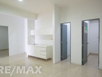 Alquiler De Oficina En Santa Anita De 243 M2