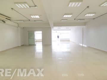 Alquiler De Oficina En Santa Anita De 243 M2