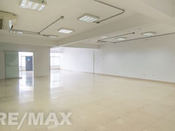 Alquiler De Oficina En Santa Anita De 243 M2