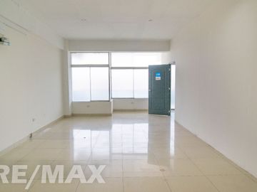 Alquiler De Oficina En Santa Anita De 243 M2