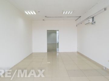 Alquiler De Oficina En Santa Anita De 243 M2