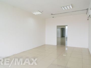 Alquiler De Oficina En Santa Anita De 243 M2