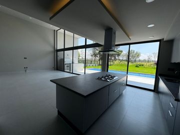 VENDO CASA NUEVA EN EL BOSQUE COUNTRY CLUB DE GRAN JARDIN EN LEON GTO