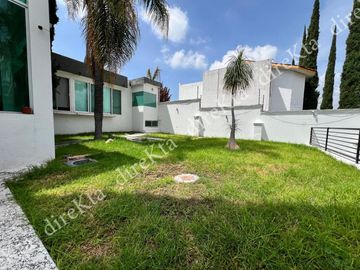Pago de CONTADO, precio a tratar, Residencia en Juriquilla, Alberca, Casa de Huéspedes