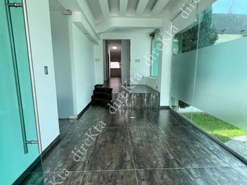 Pago de CONTADO, precio a tratar, Residencia en Juriquilla, Alberca, Casa de Huéspedes