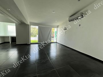 Pago de CONTADO, precio a tratar, Residencia en Juriquilla, Alberca, Casa de Huéspedes