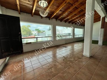 Pago de CONTADO, precio a tratar, Residencia en Juriquilla, Alberca, Casa de Huéspedes