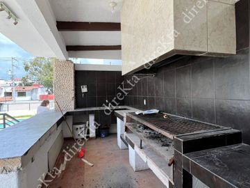 Pago de CONTADO, precio a tratar, Residencia en Juriquilla, Alberca, Casa de Huéspedes