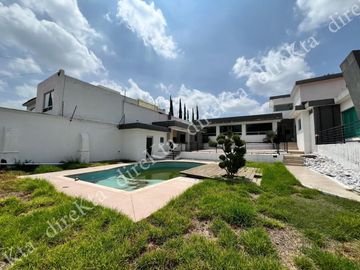 Pago de CONTADO, precio a tratar, Residencia en Juriquilla, Alberca, Casa de Huéspedes