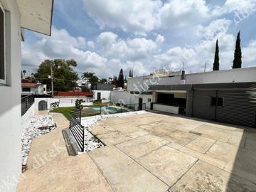 Pago de CONTADO, precio a tratar, Residencia en Juriquilla, Alberca, Casa de Huéspedes