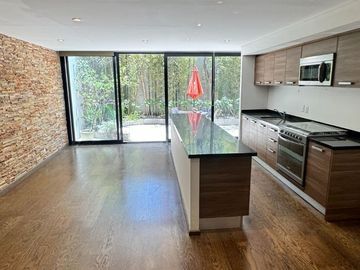 ¡Precio de Oportunidad! Con 200m2, Dos Recamaras con 2.5 Baños.