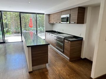 ¡Precio de Oportunidad! Con 200m2, Dos Recamaras con 2.5 Baños.