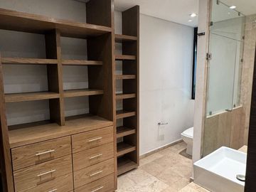 ¡Precio de Oportunidad! Con 200m2, Dos Recamaras con 2.5 Baños.