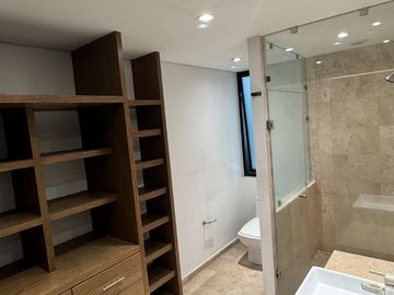 ¡Precio de Oportunidad! Con 200m2, Dos Recamaras con 2.5 Baños.