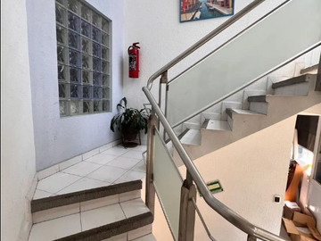 EDIFICIO Y BODEGA EN VENTA EN LA COL. ANZÚRES.