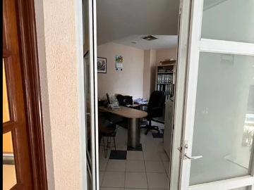 EDIFICIO Y BODEGA EN VENTA EN LA COL. ANZÚRES.