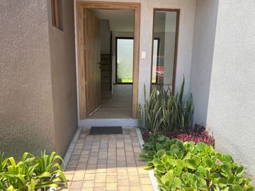 CASA DE VENTA EN LA MORITA TUMBACO 3 DORMITORIOS