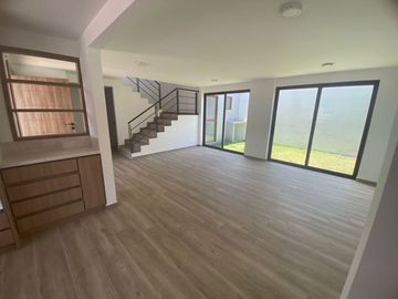 CASA DE VENTA EN LA MORITA TUMBACO 3 DORMITORIOS