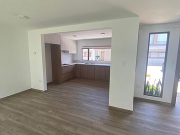 CASA DE VENTA EN LA MORITA TUMBACO 3 DORMITORIOS