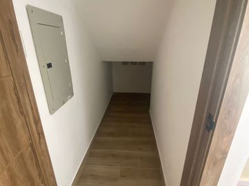 CASA DE VENTA EN LA MORITA TUMBACO 3 DORMITORIOS