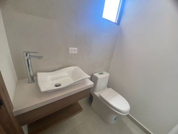 CASA DE VENTA EN LA MORITA TUMBACO 3 DORMITORIOS