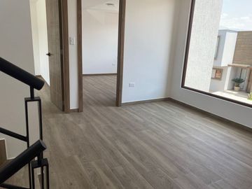 CASA DE VENTA EN LA MORITA TUMBACO 3 DORMITORIOS