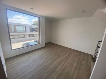 CASA DE VENTA EN LA MORITA TUMBACO 3 DORMITORIOS