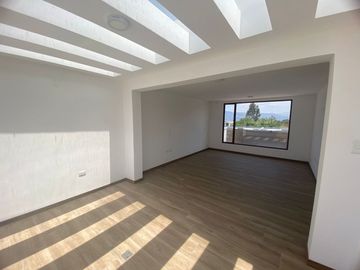 CASA DE VENTA EN LA MORITA TUMBACO 3 DORMITORIOS