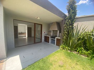 CASA DE VENTA EN LA MORITA TUMBACO 3 DORMITORIOS