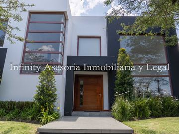 CASA EN VENTA TUMBACO