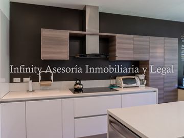 CASA EN VENTA TUMBACO