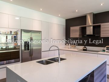 CASA EN VENTA TUMBACO