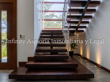 CASA EN VENTA TUMBACO