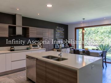 CASA EN VENTA TUMBACO