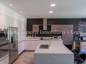 CASA EN VENTA TUMBACO