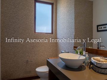 CASA EN VENTA TUMBACO