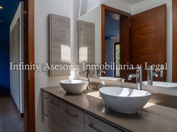 CASA EN VENTA TUMBACO