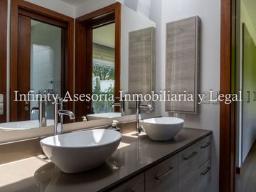 CASA EN VENTA TUMBACO