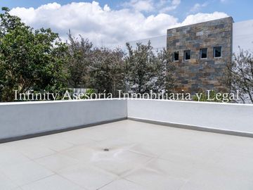 CASA EN VENTA TUMBACO